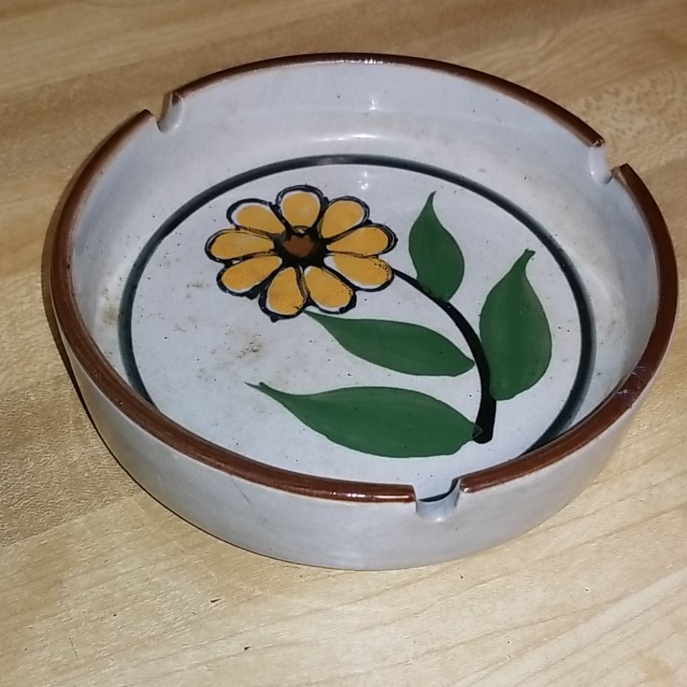 Vintage flower ashtray - Picture 2 of 8